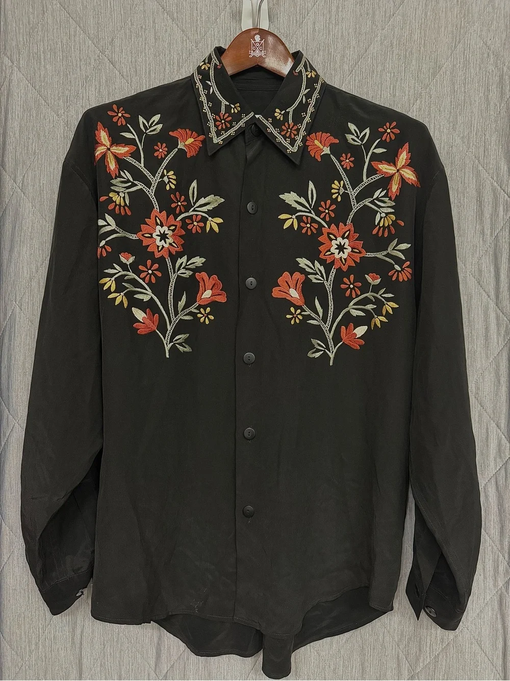 Rare Vintage Et Vous Women's Black Embroidered Floral Button-Down Shirt EUC